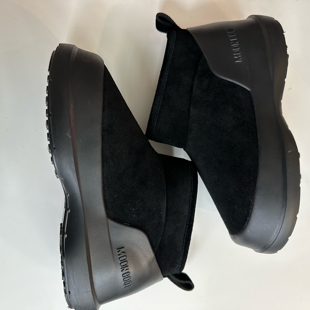 Moon Boots Low Black Suede